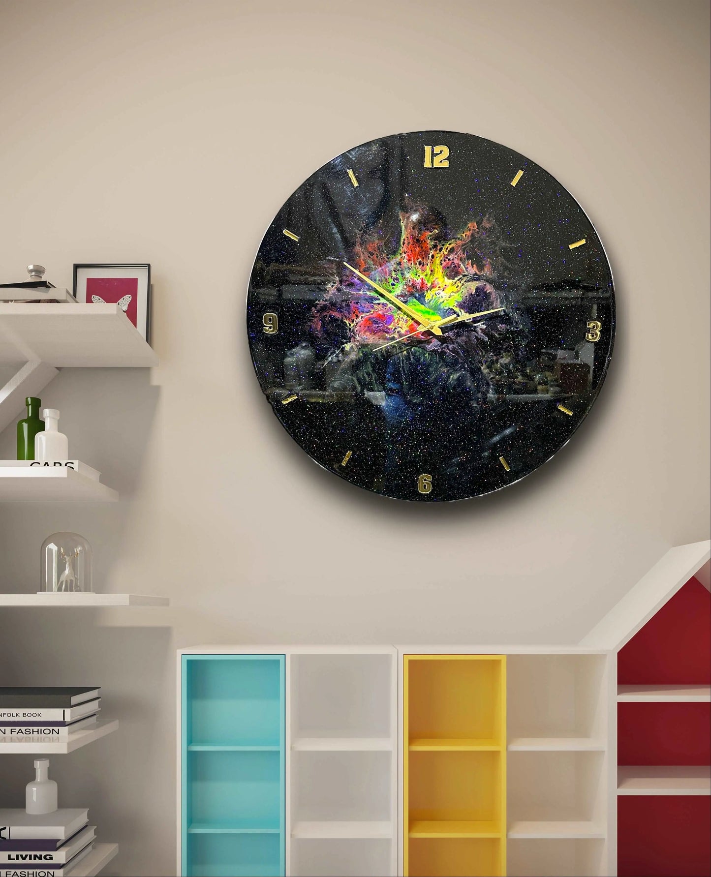 Abstract Art in Motion: Epoxy Resin Wall Clock with Shimmering Colors